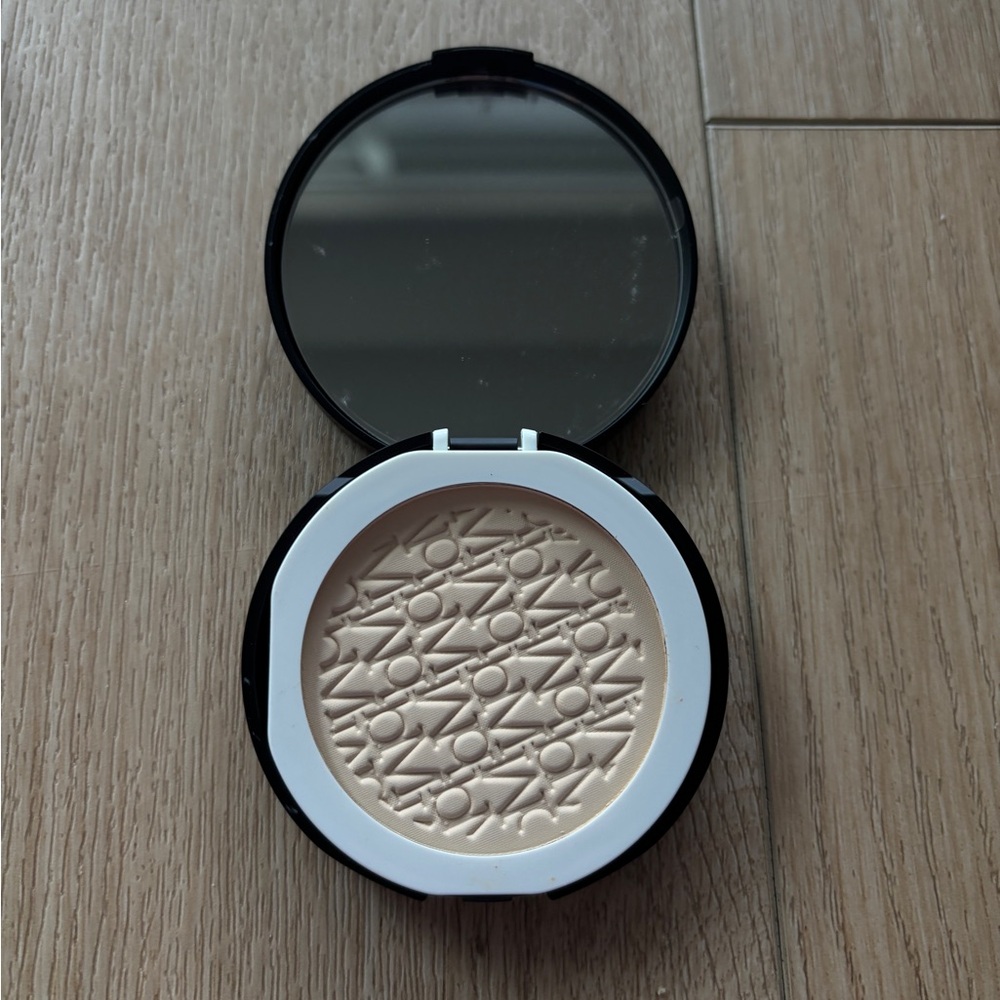 Bare minerals pressed powder